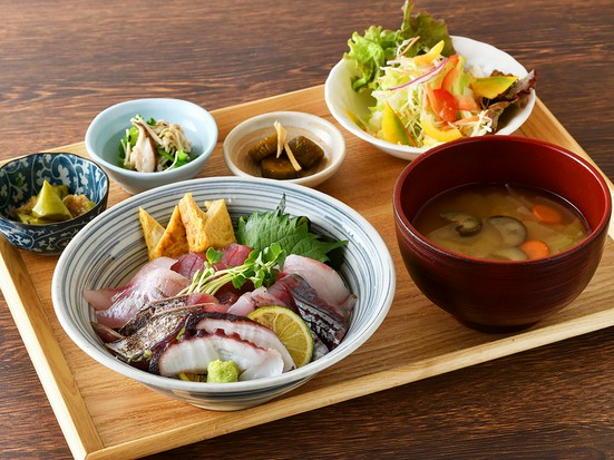 おせっかい食堂 ｋａｉｎａ 海菜 葉山 和食 ネット予約可 ヒトサラ