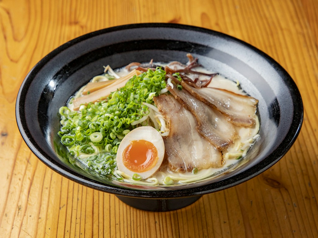自慢の自家製麺とスープの共演『きょうみんらーめん』