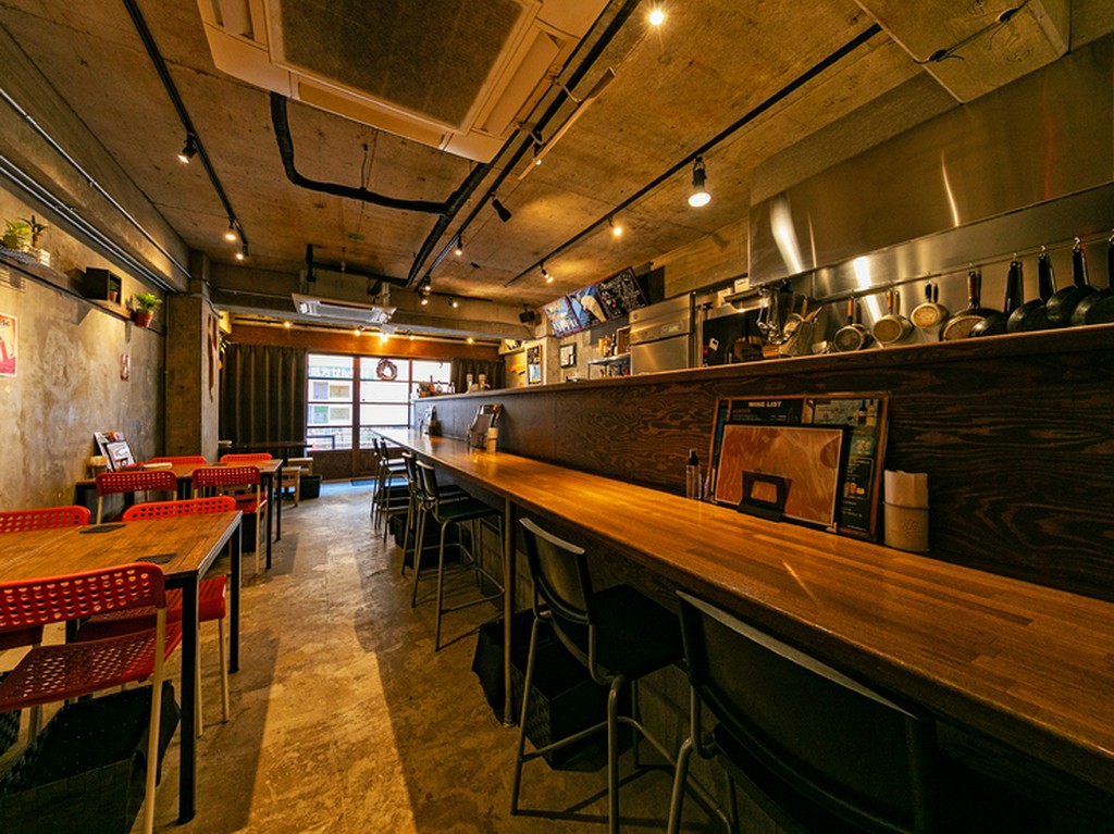 お肉とお酒で一人きりの食事時間を満喫