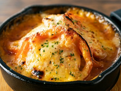チーズ・トマト・ハンバーグの三重奏『ハンバーグのトマトオーブン焼き』