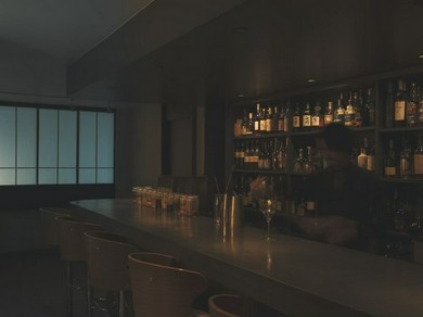 自家製燻製が楽しめる大人の隠れ家BAR