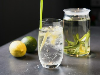 カクテルもワインもウィスキーも！『350種のお酒ラインナップ』