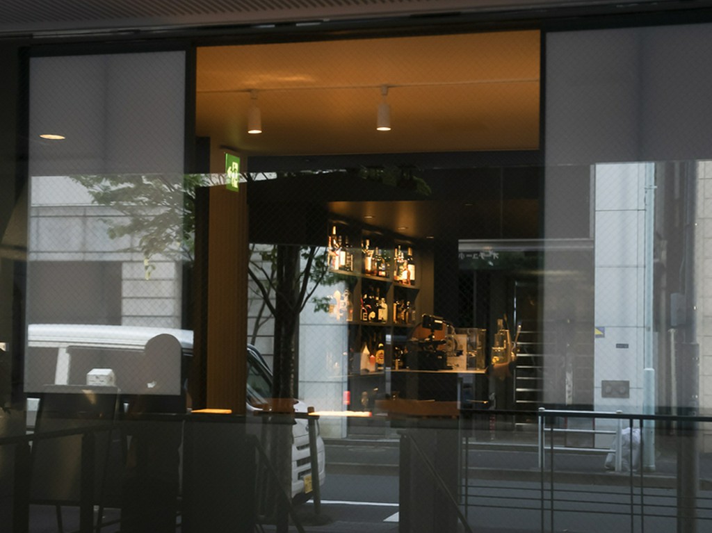 「バーは敷居が高い」を払拭、気ままに過ごせる場に