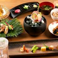 【鮮魚鮮菜　鯛縁】が大切にしているのは、四季の香りを感じられる上質な日本料理。食材の質にこだわり、和食の基本に忠実に、素材の持ち味を引き出す繊細な仕事で、ワンランク上の味わいをかなえています。