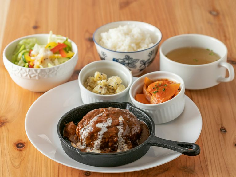 お肉の旨みを満喫できる『日替わりランチA』