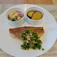 日替わりランチメニュー　魚　　　メバルのソテー　ねぎ塩