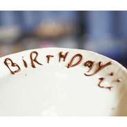 お誕生日や記念日などお祝いごとにご利用の際は、ぜひ事前にお知らせくださいませ。
大切な方と、さらに素敵な時間をお過ごしいただけるよう、ささやかながらお祝いのお手伝いをさせていただきます。