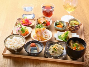 舌だけでなく目でも楽しんでほしい『一汁九彩膳』