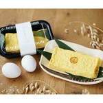 銅製の卵焼き鍋で、ふっくらと丁寧に焼き上げ、仕上げの焼印を押しています。　
1本からお持ち帰り頂けます。
ご注文をいただいてから焼き上げますため、事前にご予約いただけますとスムーズにお渡しできます。