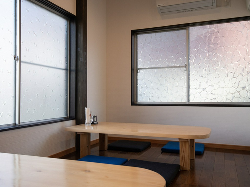 座敷席や個室も完備で、お子さま連れやグループにも◎