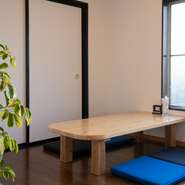 子どもの頃に大切にしてきた秘密基地のような、愛着を持てる場を目指している同店。くつろげる空間とサービスの提供はもちろん、地域とゲストの接点としても機能しており、街への愛着も育む素敵なお店です。