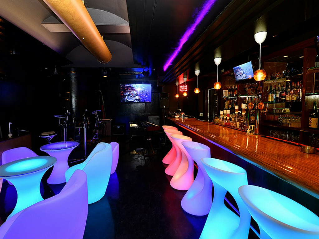 アトラクション？クラブ？ド派手な店内に穏やかなサービス