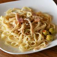 お一人でがっつりもよし！　お二人でシェアもよし！　お酒との相性も抜群です。