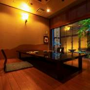 お祝いに使いやすい完全個室のお席を各種ご用意しております。ご会食やおもてなしの御席にもご利用ください。
通常17時から営業となっておりますが、ご要望に応じて営業時間も調整いたします。お気軽にご相談下さい