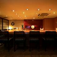 四季がある日本には、旬のもので健康を育む文化が根付いています。理にかなった料理の知恵や工夫に基づき、素材を活かした日本料理こそが、【晴れ成り】の真骨頂。〆にいただける『石挽き十割そば』も評判です。