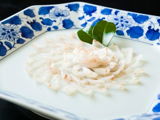 石巻を中心に、全国各地から仕入れる天然ものの魚介類