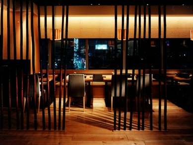 銀座・丸の内を一望できるテーブル席