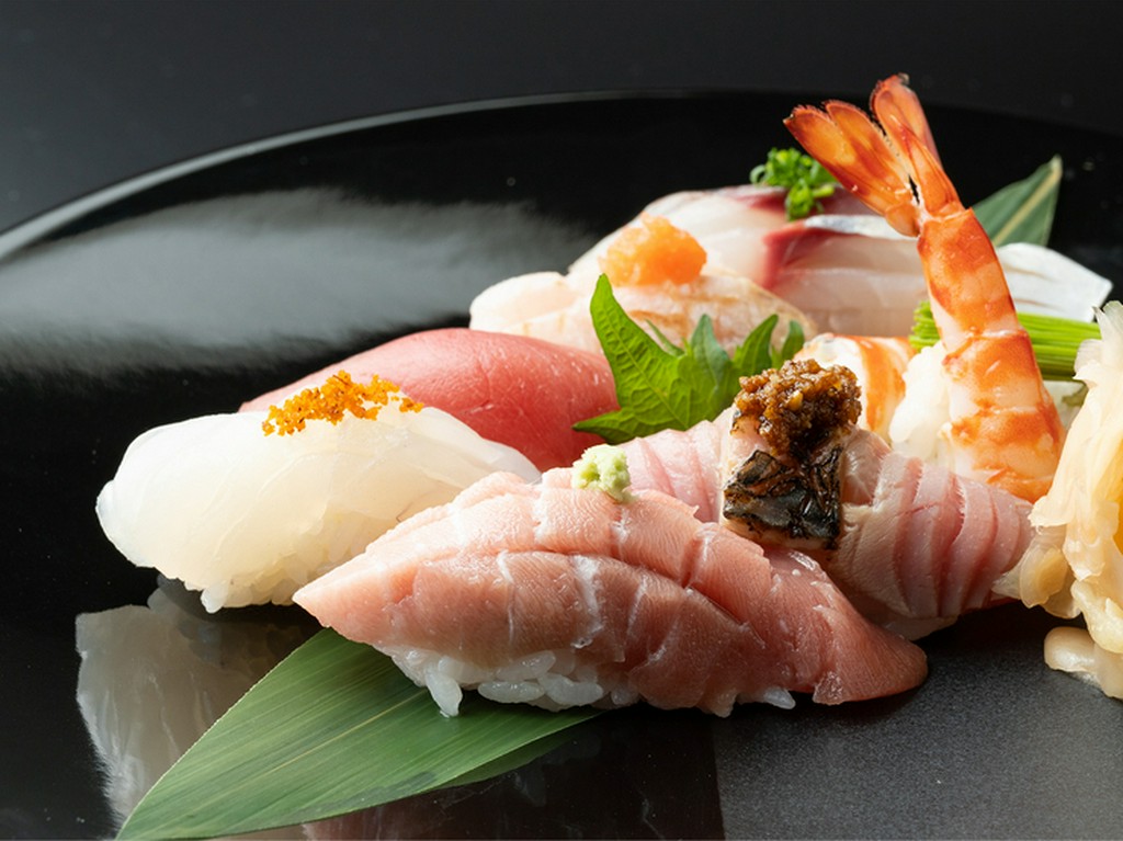 新鮮な魚介の旨みをそのままに、豊かな四季の恵みを満喫