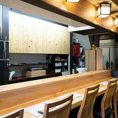 料理とお酒をゆっくりと味わう、おもてなしに満ちた空間