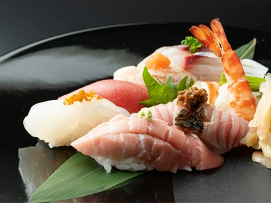 大人がほっと落ち着ける空間。歓送迎会などに旬のコースを。