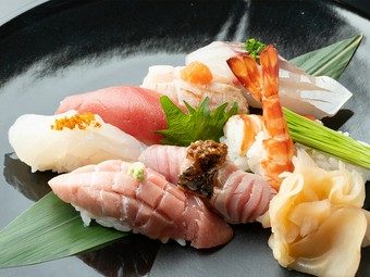 素材の旨みをそのままに。匠の技を感じる『おまかせ握り』