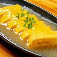 「卵そのものの味わいを楽しんで欲しい」との思いでできた一品。だしがフワッと香る、優しい味わいです。みぞれ餡の中に入っているゆず皮がいいアクセントになっていて、サラッと食べられます。