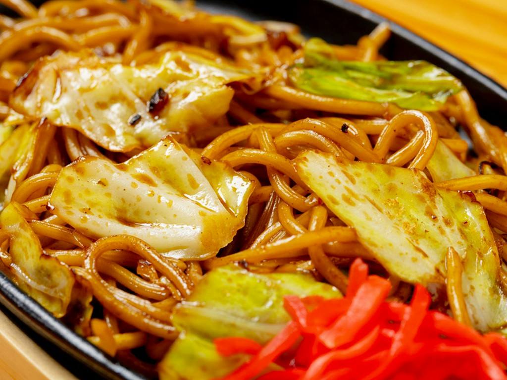 もちっとした太麺がソースと絡み合う『カス焼きそば』