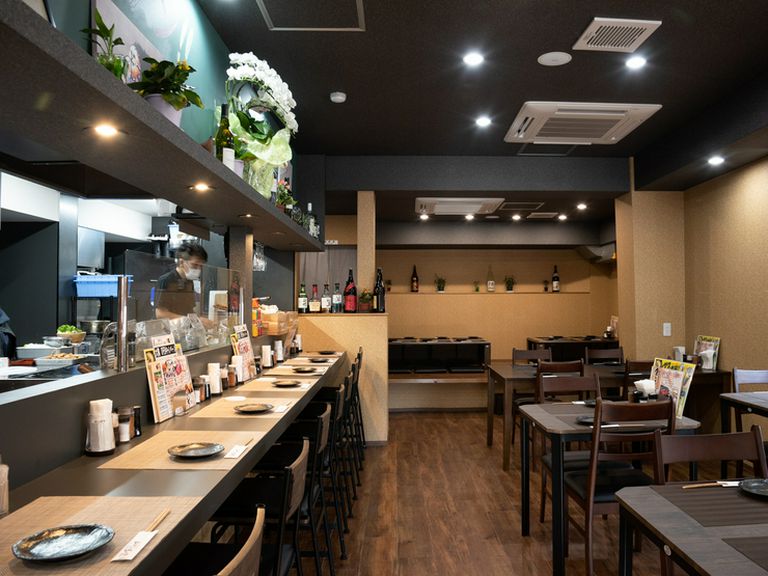 昼も夜も、時間ごとにオススメの一品料理を楽しめる
