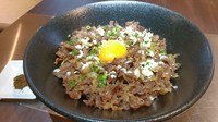 黒毛和牛のみで勝負の黒七味が香る大人な牛丼