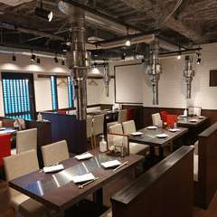 天高のため開放感ある店内