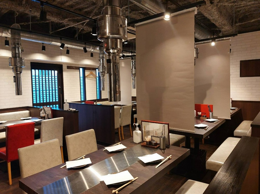 お隣席とのコロナ対策