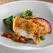 ・スープ
・前菜盛り合わせ
・パスタ2品
・魚料理
・肉料理
・デザート
※詳細はお気軽にお問い合わせください。