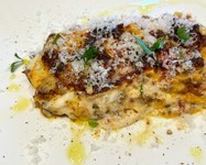 自家製ミートソースと滑らかに仕上げたベシャメルが最高に合います。