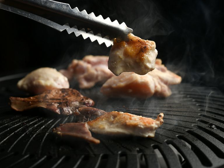 自分焼きスタイルで自由に楽しむ『鶏焼き』