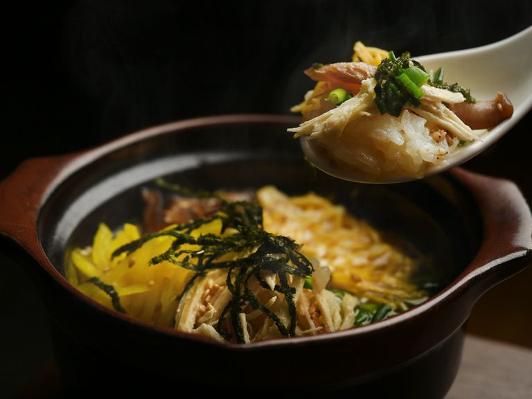 鶏料理の魅力を引き立てる、秀逸なセレクトのお酒