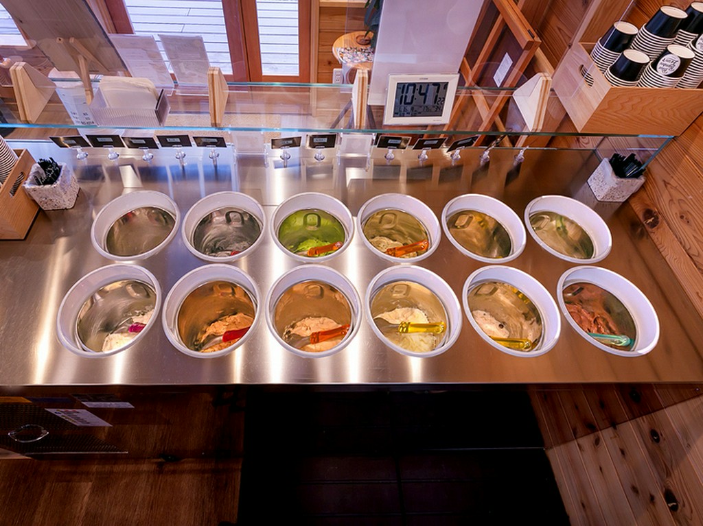 常時10〜12種から好みのフレーバーを選べる全4サイズ