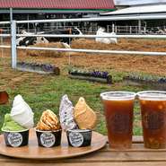 のんびりくつろぐ牛たちを眺めながらリフレッシュタイムはいかが。豊かな自然に抱かれた非日常空間に、キッズも大満足。シーズンごとのイベントや地域生産者とコラボしたマルシェ、各種体験なども要チェックです。