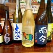 大将厳選のこだわりの日本酒を取り揃えています。料理にあった日本酒をゲストの好みに合わせて提供します。好きな銘柄を探すのも楽しみのひとつです。