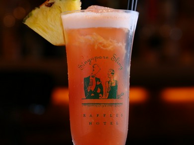 本場の味を再現『シンガポールスリング』ラッフルズホテルスタイル