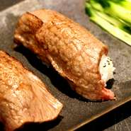 〆の新定番！一番脂の乗ったロース部位を使用した、まさに大トロの肉バージョン。シャリまで徹底的にこだわった、本格お肉寿司です。