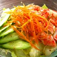 野菜たっぷりなサラダは、焼肉のお共に必須。