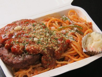 デミトマトハンバーグとナポリタン