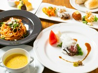 前菜盛り合わせ・スープ・パン・パスタ・メイン料理・ドルチェ・カフェ　※前菜からパスタ、メイン、食後のお飲み物まで付いてくる納得のコース。パスタもメインも数種の中から選べる充実した内容

