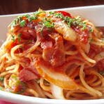 ペペロンチーノや名物のカルボナーラ、アマトリチャーナ、ぺスカトレ等の定番メニューから季節ごとに変わるパスタを十数種類ご用意しております
※セット&コース料理はお好きなパスタお選びいただけます