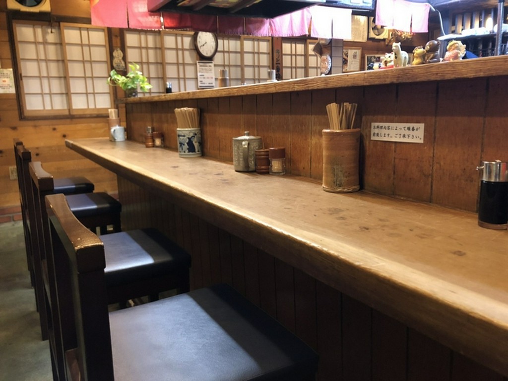 カウンターが10席ありますので、お気軽にどうぞ！