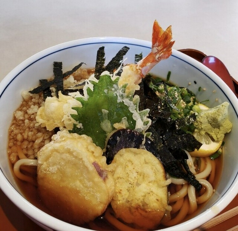 いなみうどん名物「天ころ」