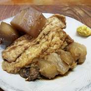 生姜醤油で食べるしっかりと味のしみ込んだ「おでん」