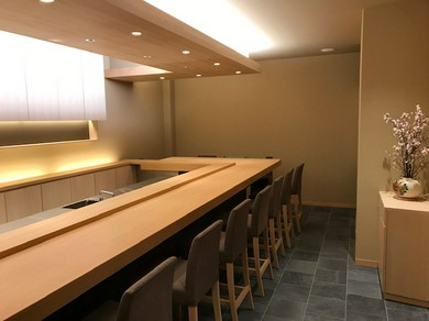 上限4名様一組だけの貸し切でコース料理を提供いたします。