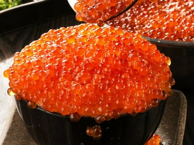 名物！イクラの船上めし並