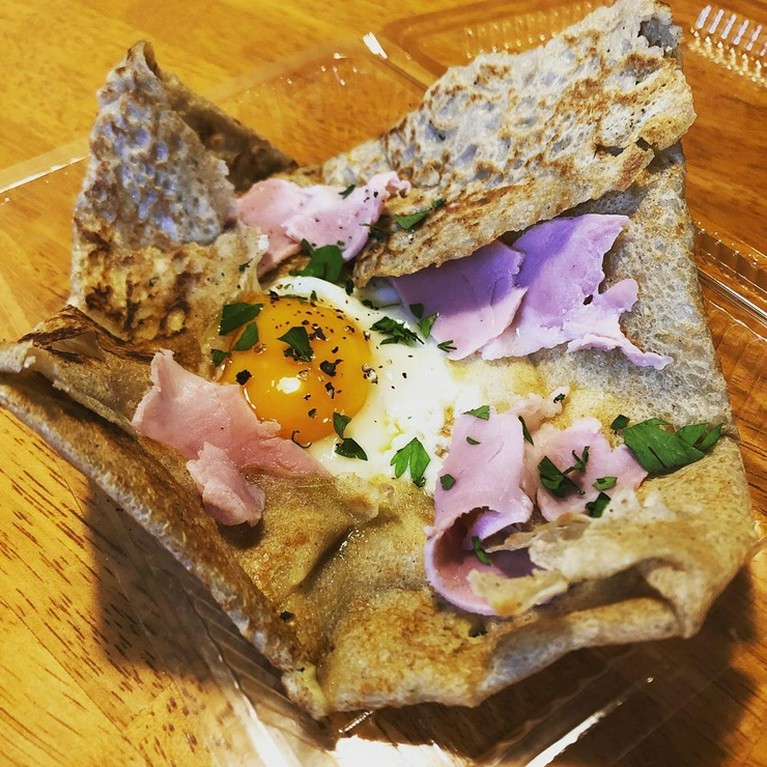 国産そば粉のガレット(玉子.ハム.チーズ)